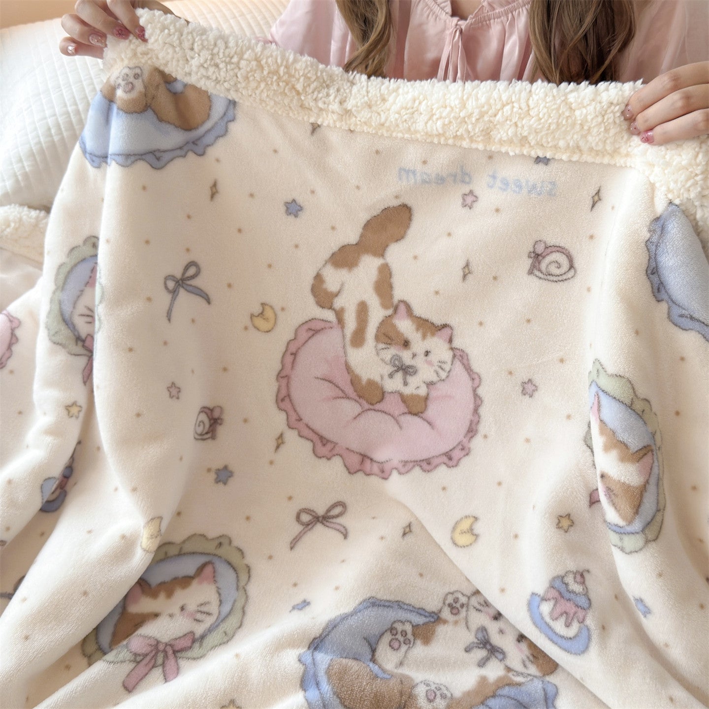 Minimalist Lamb Wool Blanket Thick Soft Winter Throw Cozy Blanket