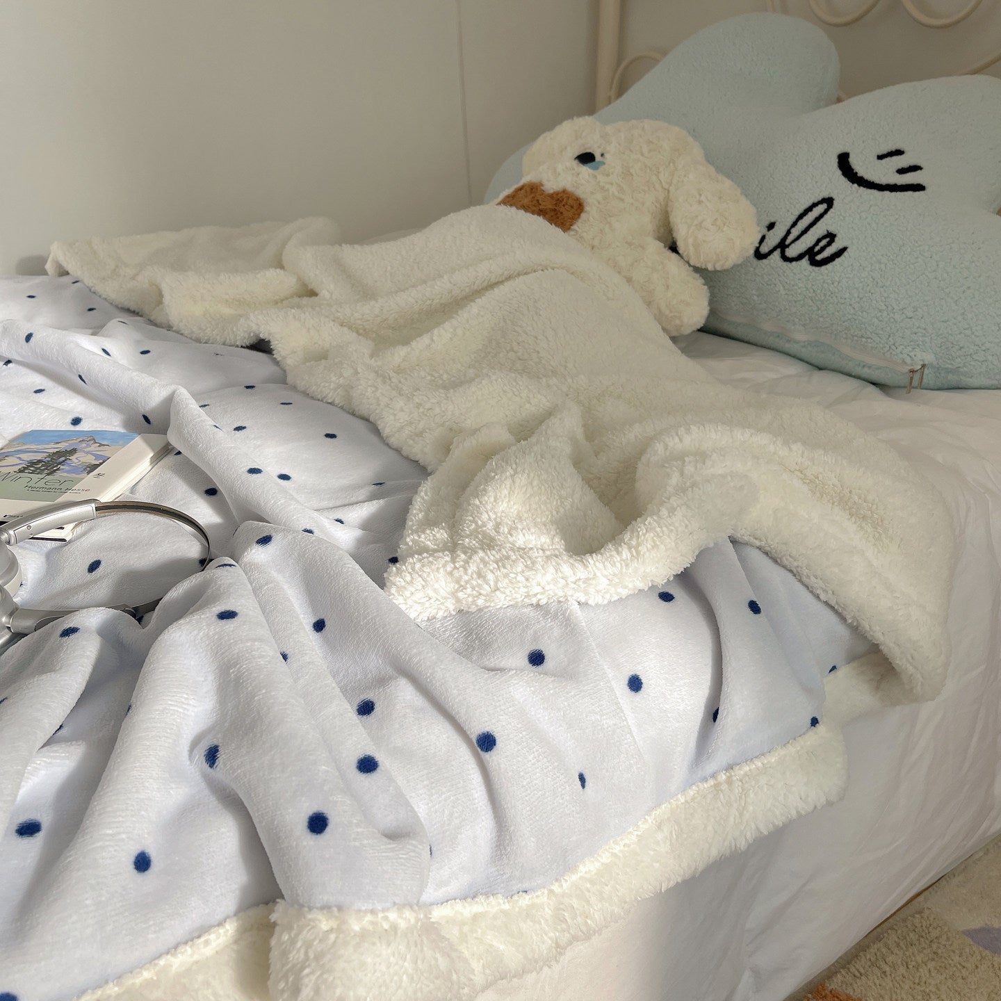 Minimal Dot Milk Velvet Blanket Thick Lamb Wool Sofa Nap Throw