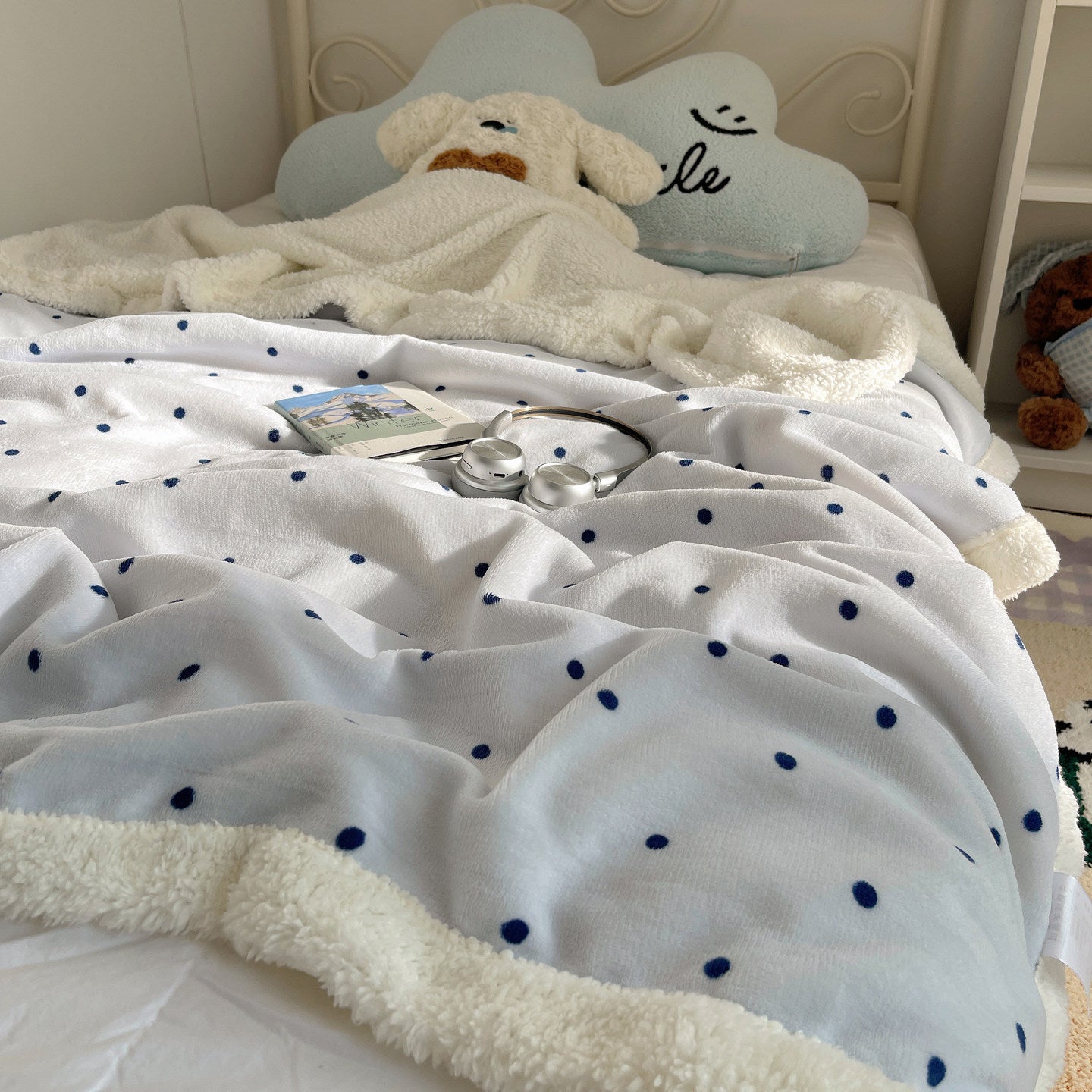 Minimal Dot Milk Velvet Blanket Thick Lamb Wool Sofa Nap Throw